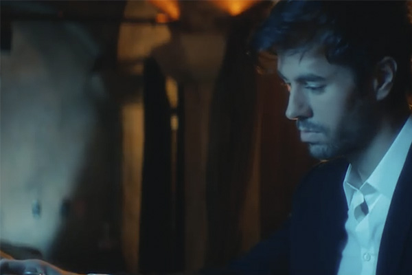 Enrique Iglesias lanza tema El baño que interpreta con Bad Bunny