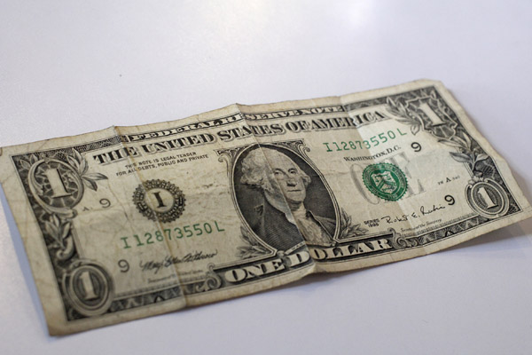 Dólar rompe la barrera de los 17 pesos