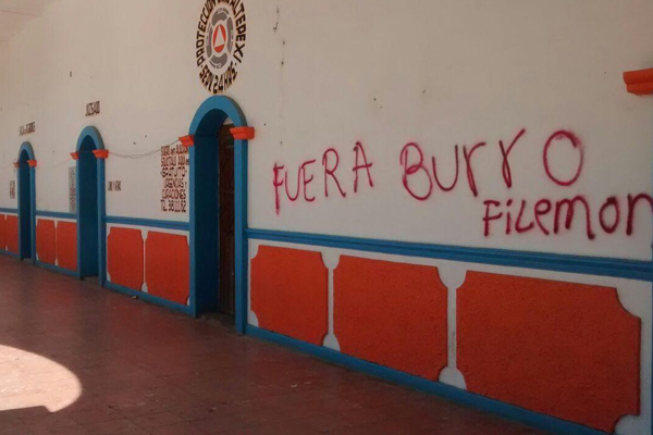 Alcalde de Altepexi denuncia a todo el pueblo “por daños”