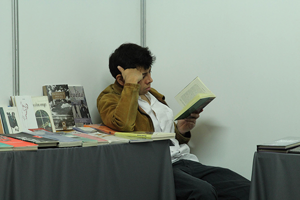 Un país educado no conviene a los gobiernos: escritores