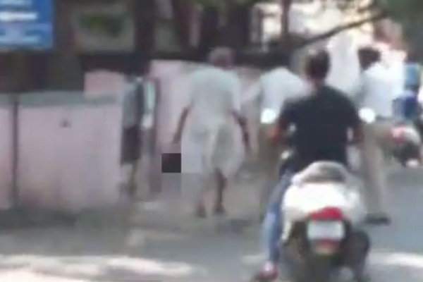 Hombre decapita a su esposa y se pasea con la cabeza (video)