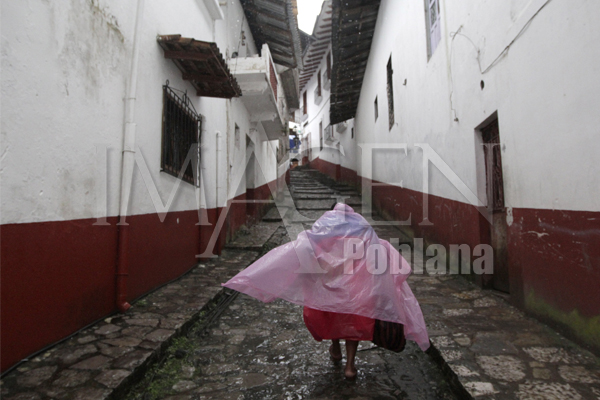 Cinco municipios poblanos suspenden clases por frío y lluvias