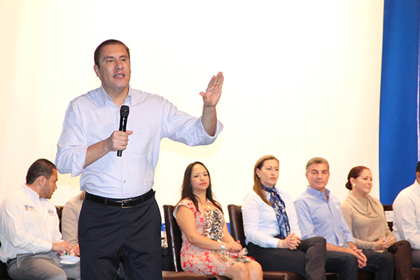 RMV entrega 15 millones en créditos a la palabra para mujeres