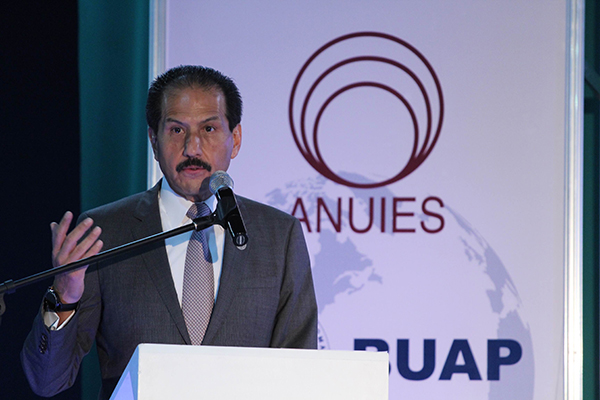 La BUAP es ajena a los procesos políticos: Esparza