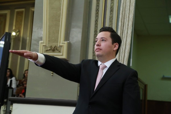Toma protesta suplente de Marco Antonio Rodríguez