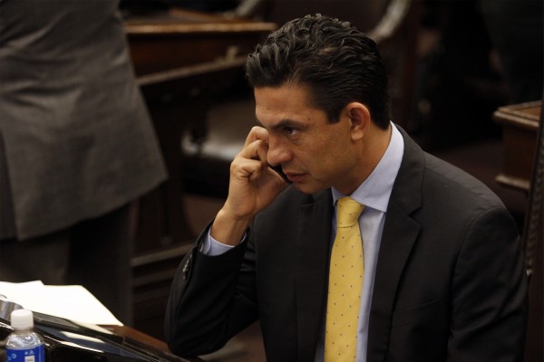 Ley contra discriminación, uno de los pendientes de Carlos Martínez