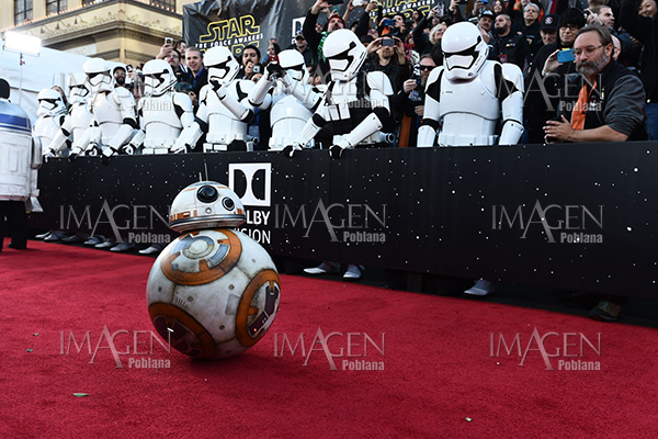 “Star Wars” arrasa en la preventa y supera a “Avengers, Era de Ultrón”