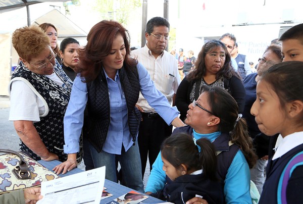 Dinorah López lleva servicios gratuitos a la colonia Manuel Rivera Anaya