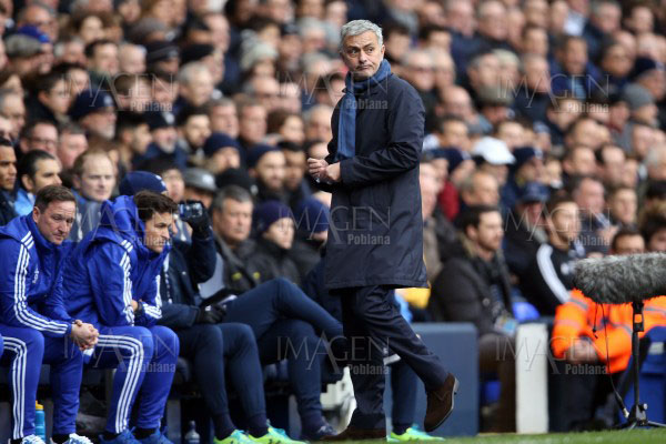 José Mourinho queda fuera del Chelsea