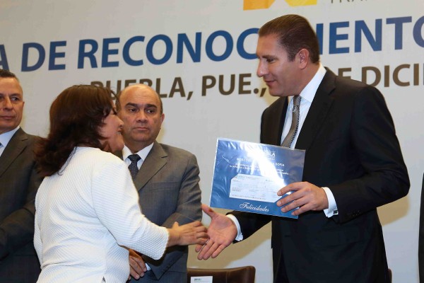 RMV entrega reconocimientos a la excelencia a trabajadores del estado