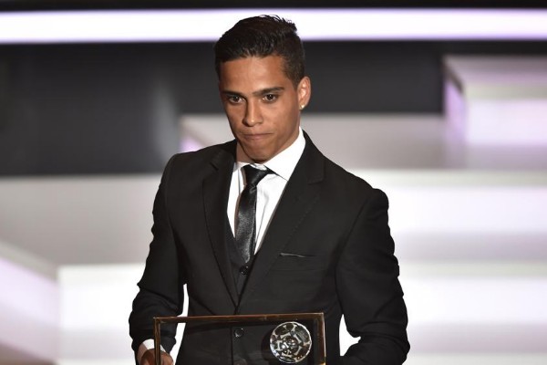 Brasileño Wendell Lira gana Premio Puskas 2015 al mejor gol