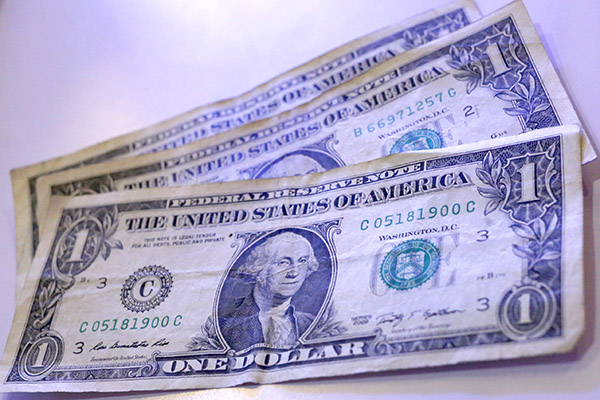 Bancos venden dólar hasta en $18.10