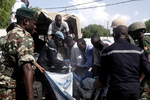 Ataque suicida con bomba deja 13 muertos en Camerún