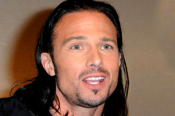 Actor de Power Ranger es acusado de asesinar a compañero de cuarto