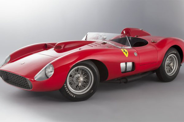 Coleccionista paga 35 mdd por antiguo Ferrari en feria parisina