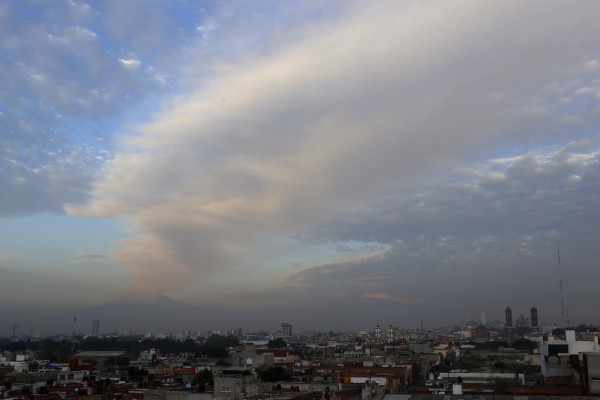 Ocurren 54 exhalaciones y tres explosiones en el Popocatépetl