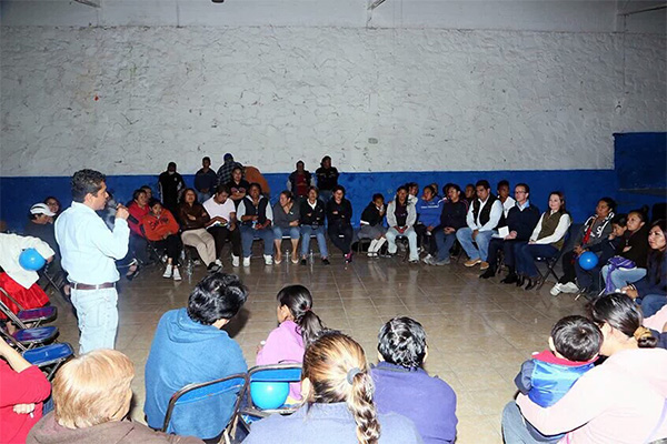 Banck recorre la junta auxiliar Romero Vargas y escucha a habitantes