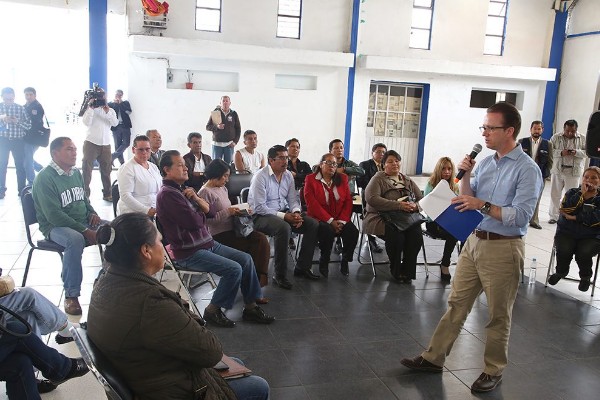 Recorre Banck junta auxiliar San Felipe Hueyotlipan