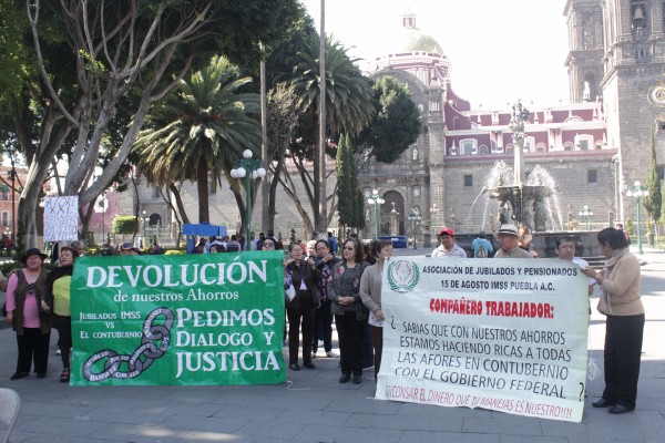 Jubilados exigen en AFORE XXI Banorte devolución de sus ahorros