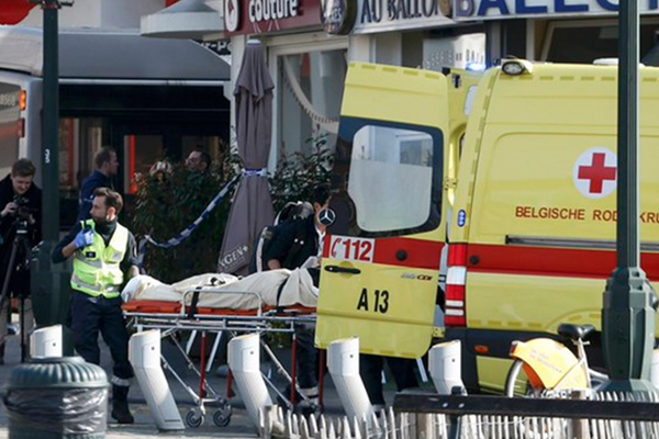 Tres policías heridos en operativo antiterrorista en Bruselas