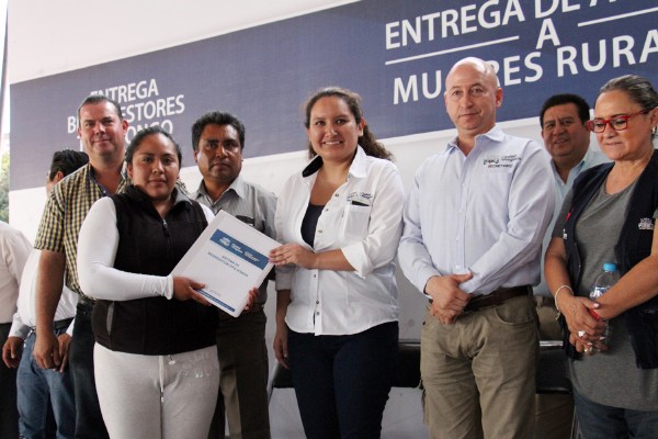 Reciben mujeres del medio rural apoyos del ayuntamiento