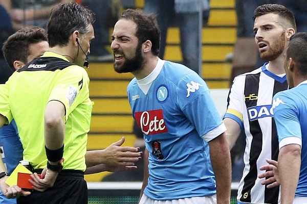 Argentino Gonzalo Higuaín castigado cuatro partidos en Serie A
