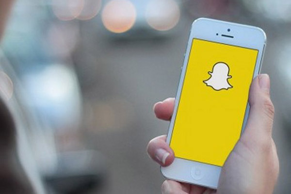 Arrestan a menores por posar con un arma en Snapchat
