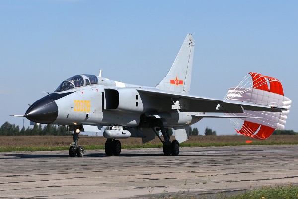 Mujeres pilotarán cazas bombarderos FBC-1 por primera vez