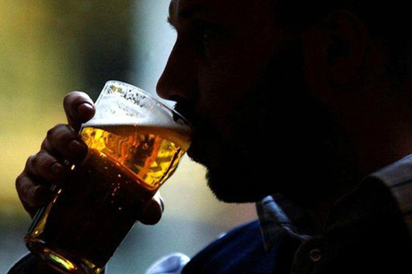 Uruguay prohíbe consumo de alcohol y drogas en el trabajo