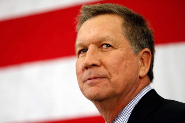 Trump libre, gobernador Kasich oficializa retiro de campaña republicana