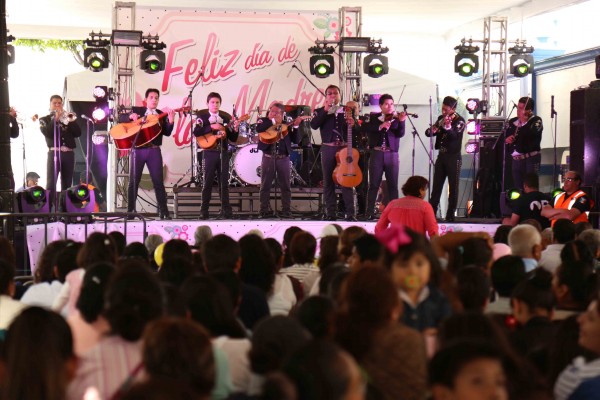 San Andrés Cholula festeja a las madres con mariachi