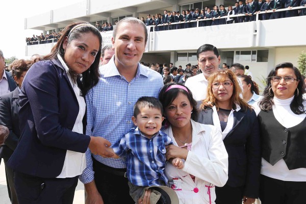 Tener escuelas de calidad es una prioridad: RMV