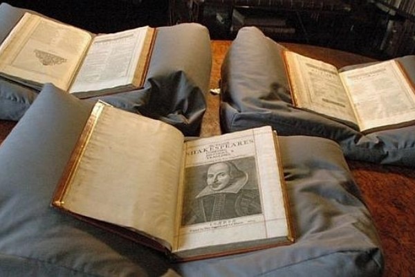 Cuatro folios de Shakespeare obtienen 3.67 millones de dólares en Londres