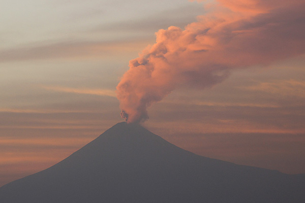 El Popocatépetl tuvo esta mañana fumarola de 2 kilómetros