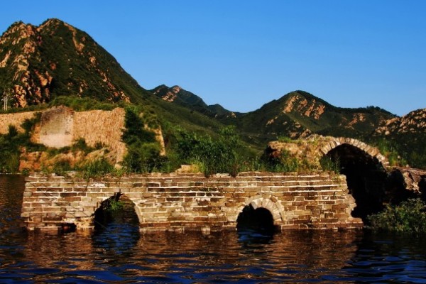 Emerge parte de la Gran Muralla sumergida en presa al norte de China