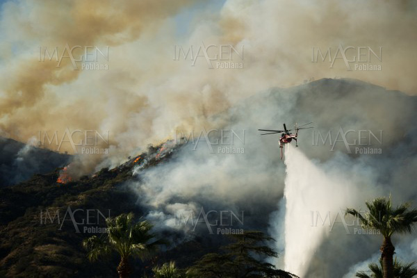 California declara emergencia ante su peor incendio del año