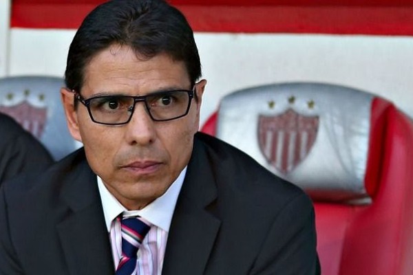 Técnico Sosa descarta a Forlán para Necaxa, pero espera a un delantero