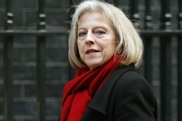 Theresa May, lista para ser nueva primera ministra británica tras renuncia de rival