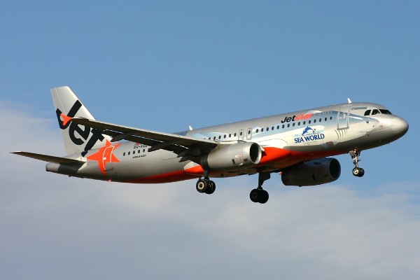 Vuelo entre Sidney y Phuket se desvía a Bali tras sangrienta pelea a bordo