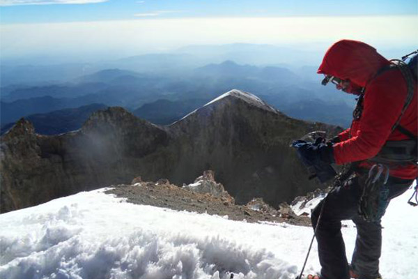 Padre e hijo escalaban el Pico de Orizaba y cayeron 600 metros