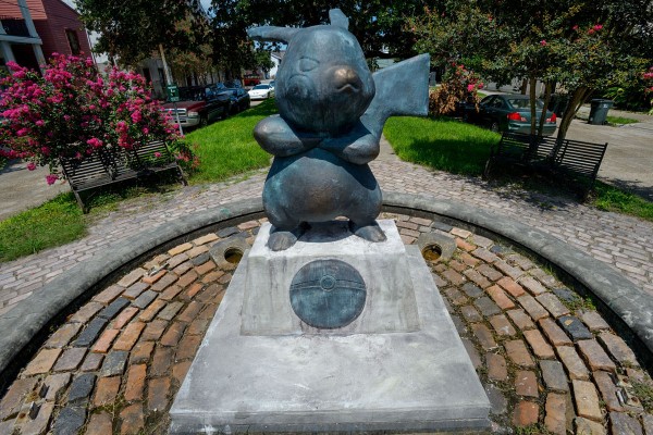 Aparece estatua de Pikachu en parque de Nueva Orleans