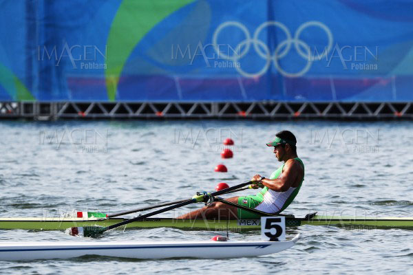 Remero mexicano Cabrera queda fuera de lucha por medallas en Río 2016