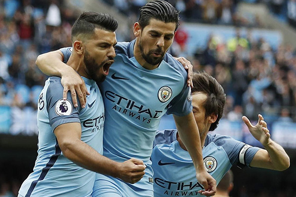 Manchester City inicia en Bucarest lucha por un lugar en Champions