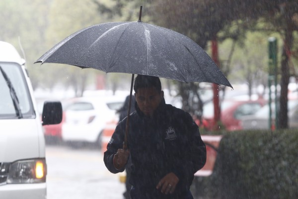 Onda Tropical 24 provocará tormentas muy fuertes