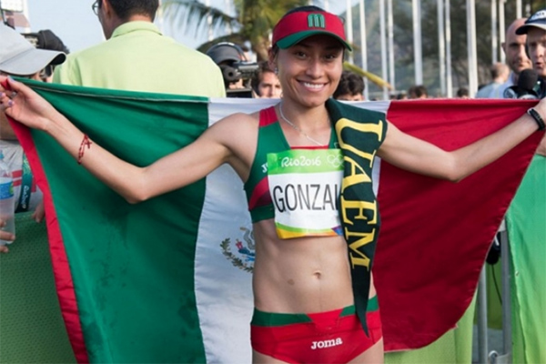 Atleta mexicana Lupita González recibe otro premio