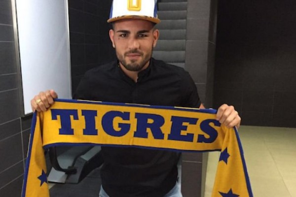 Delantero francés Andy Delort llegó este martes para firmar con Tigres