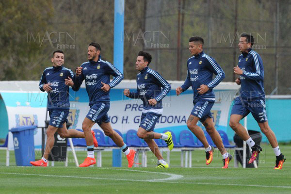 Messi completa lista de convocados en práctica de selección argentina