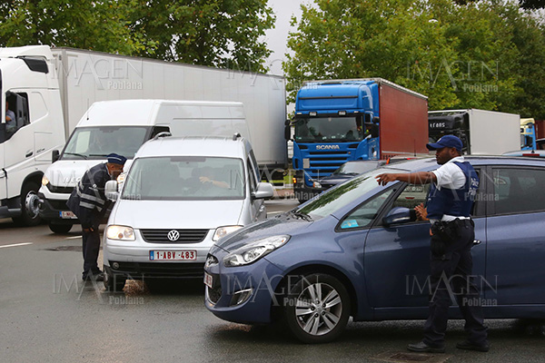 Hallan 11 migrantes indocumentados en camión frigorífico en Bélgica