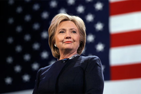 Clinton mantiene ventaja sobre Trump: sondeo