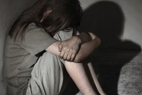 Niña de 9 años era prostituida… ¡por su madre y abuelos!